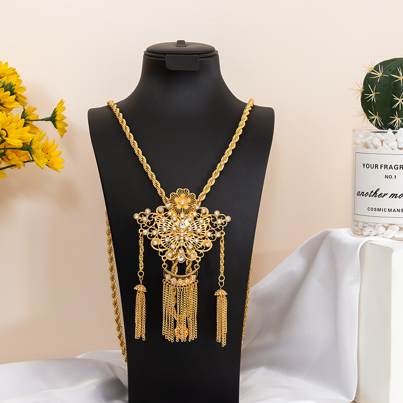 Ethnic Fashion Jewellery - قلادة فراشة كلاسيكية مجوفة مرصعة بأحجار