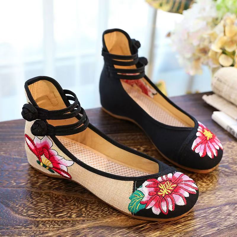 أحذية نسائية بكعب ويدجز مطرزة  - مراجعة Ethnic Fabric وسعره